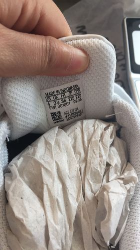 阿迪达斯鞋子查真伪扫一扫