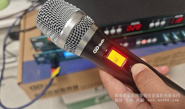 无线话筒静音键在哪