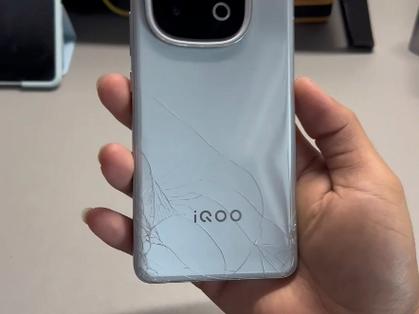 手机后盖碎裂的原因