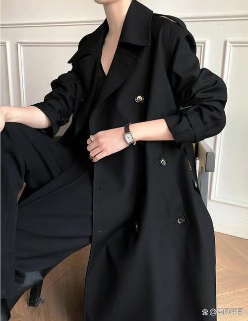 黑色内搭什么颜色的衣服好看