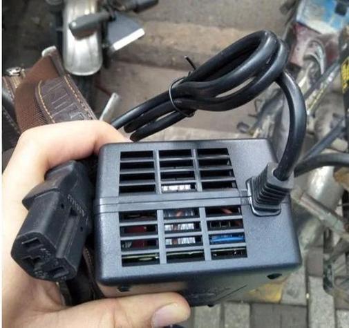 电动车充电声音嗡嗡响