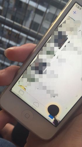 手机屏幕下面发黑