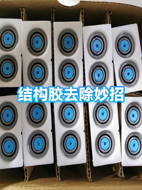 膏药留下的胶痕怎么去除