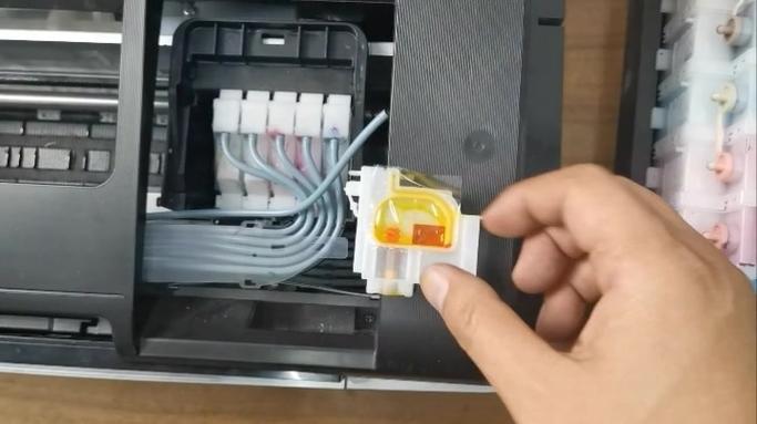 爱普生l805加墨水方法