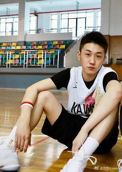 一身耐克的男生怎么样
