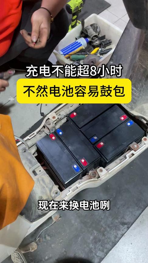爱玛电池怎么装啊
