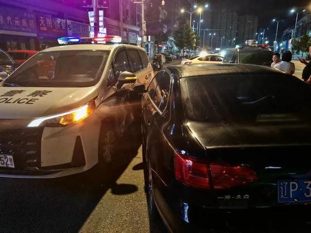 警车撞车事故