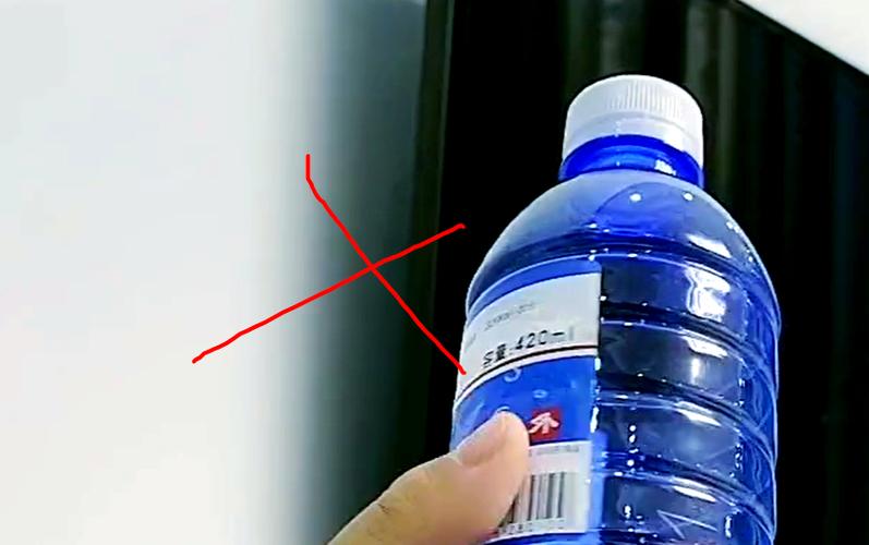 液晶显示器能用水擦吗