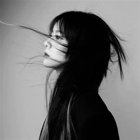 稀少黑色高冷女头像截图2