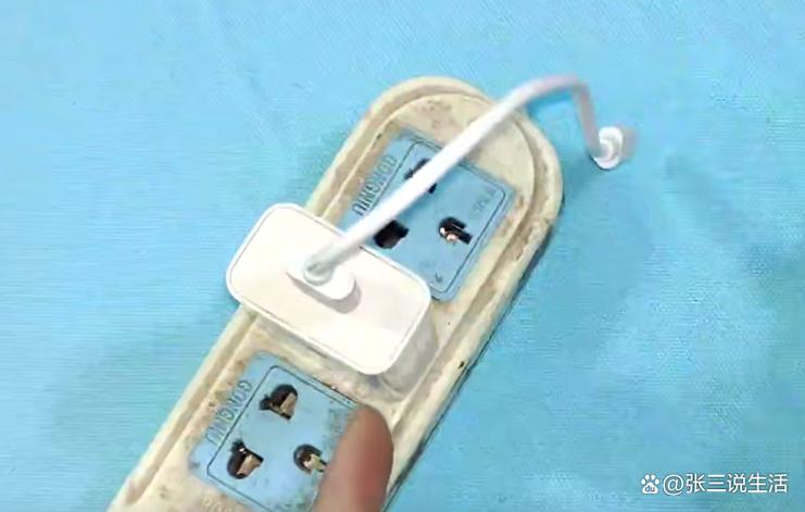 手机充电插头充完电是否拔掉