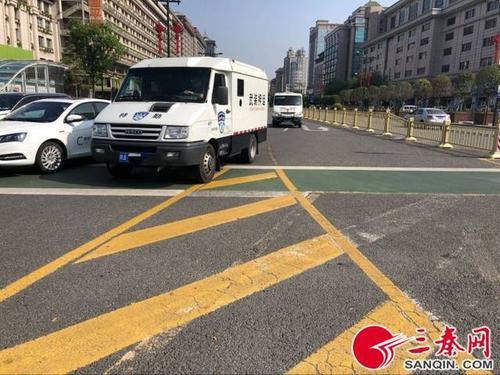 压黄线需要哪三张照片