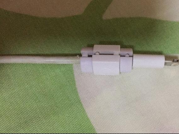 充电线皮破了有绿色液体