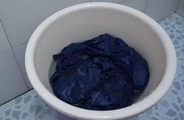 衣服洗后颜色不鲜亮