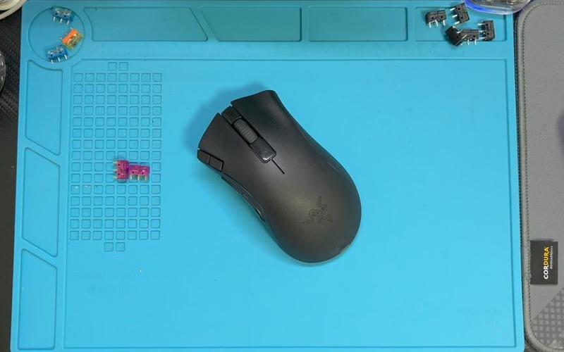 蝰蛇鼠标怎么拆