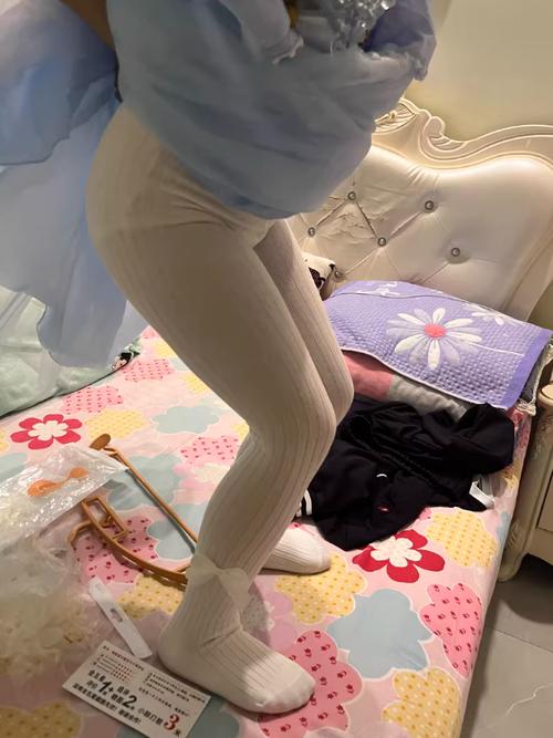 女生穿的白色袜子