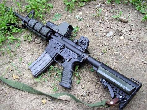 m4卡宾枪和AK47哪个好