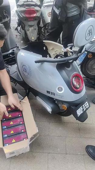 爱玛电动车换电瓶要多少钱
