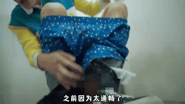 健身房憋便憋不住拉屎在裤子