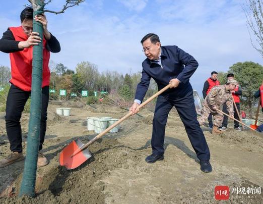 参加义务植树是每个公民的法定义务