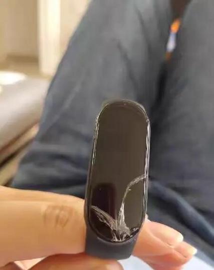 小米手环6亮白屏的解决方法
