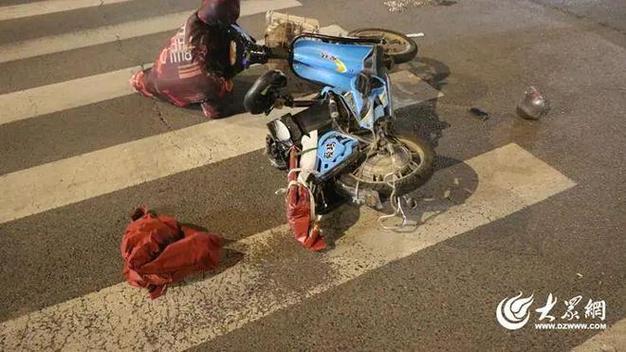 骑电动车黄灯过路口被撞