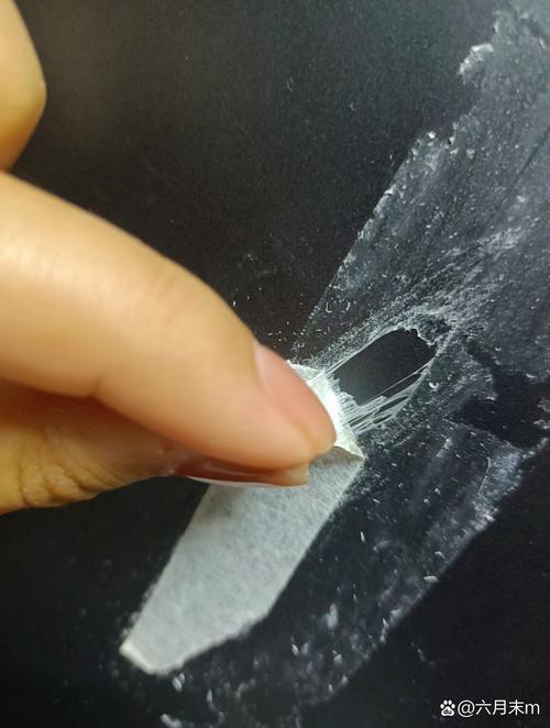 铁门上的胶带痕迹怎么去除