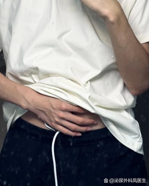 憋尿按压小腹很舒服一直憋故事截图3