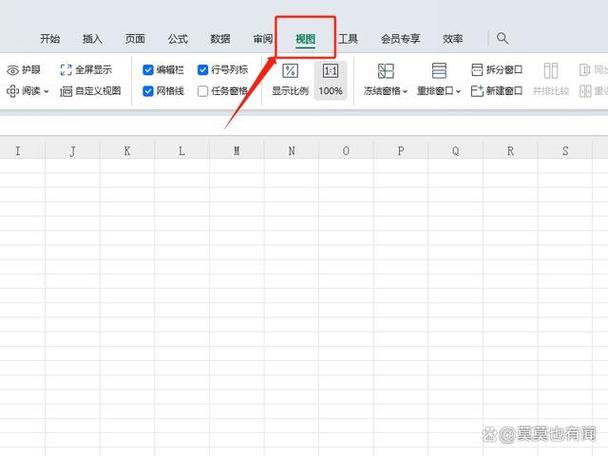 锁定表格某一行不滚动