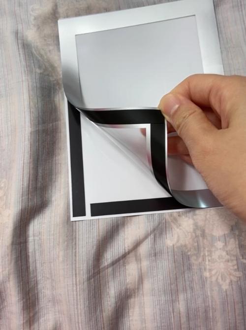 贴在墙上可以放A4纸文件截图3