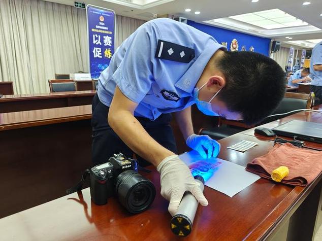 警察如何提取指纹