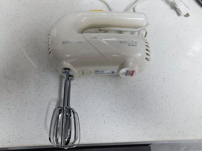 小熊打蛋器怎么拆开维修