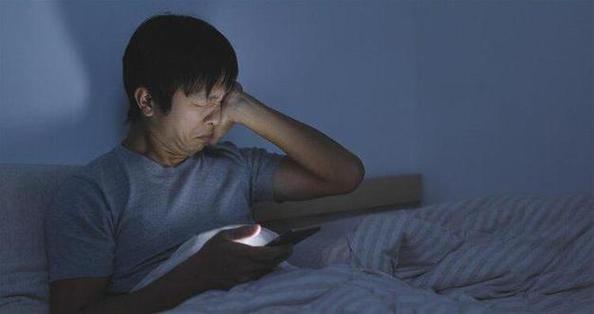 长时间看手机视频危害