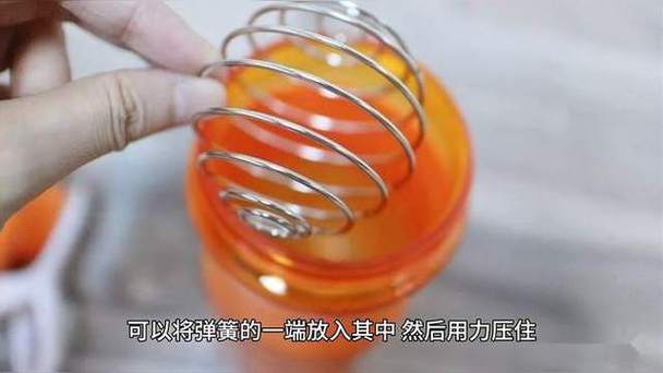 摇摇杯里的弹簧干嘛呢