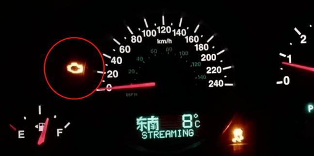空气滤芯报警灯图片