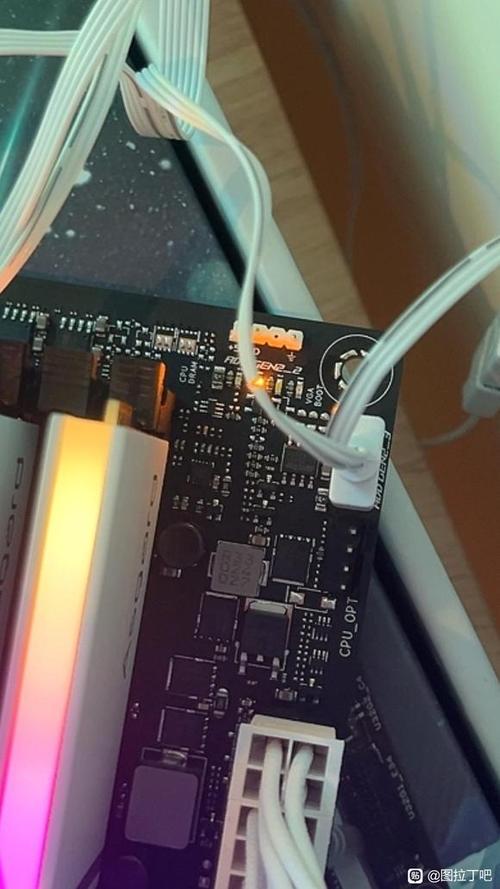 电脑主板黄灯一直亮显示器不亮