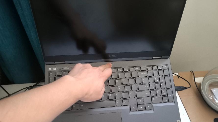 拯救者r9000P屏幕不亮了