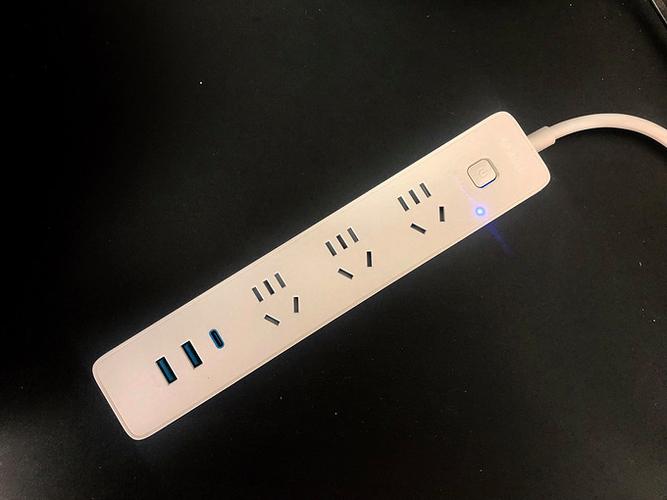 插座里面有个黑色东西叫什么