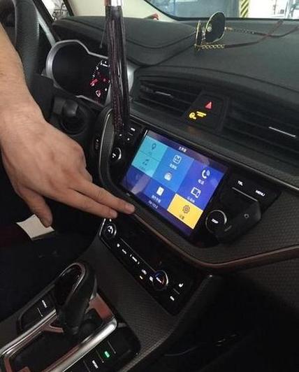 插耳机连carplay