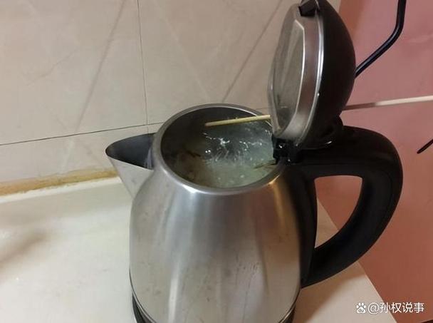 电热壶下面进水了可以烧水吗