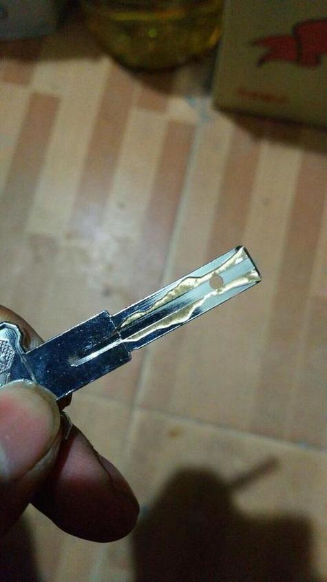 门钥匙丢了配一把多少钱