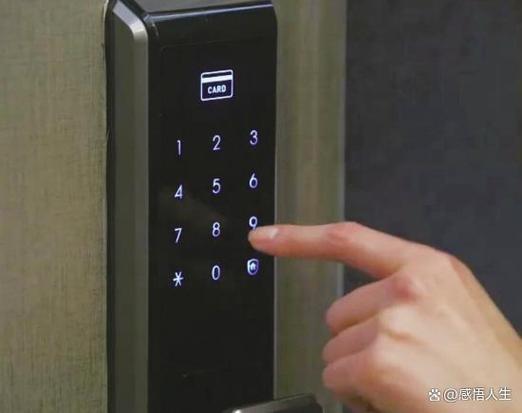 密码锁隔一会儿响一下