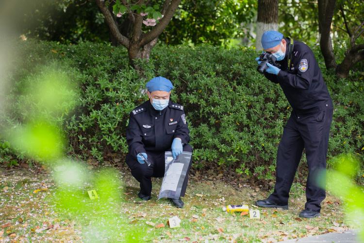 警察验指纹麻烦吗