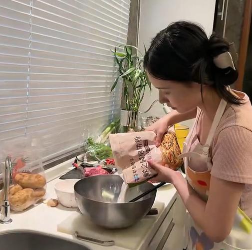 直播做饭后爆红了[星际]截图2
