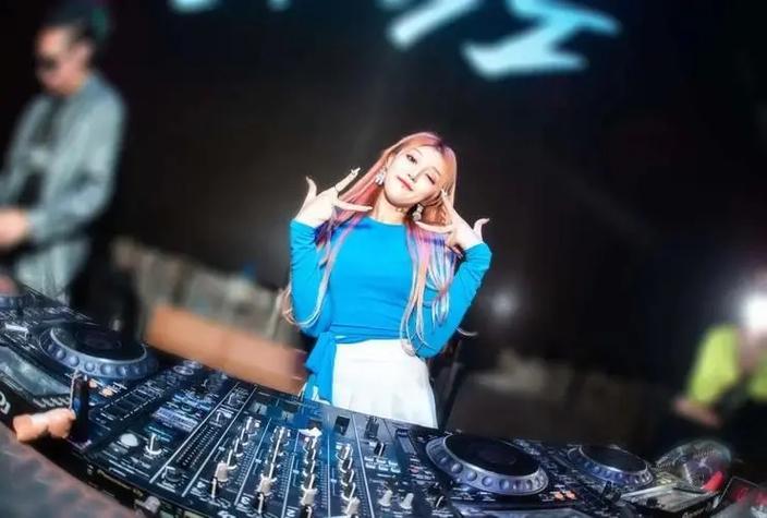 妙音坊DJ女打碟现场演唱