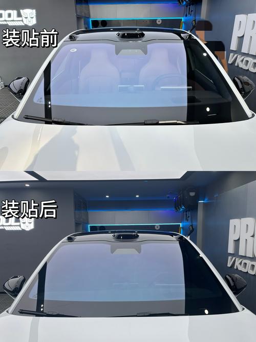 汽车挡风玻璃右边应该贴什么