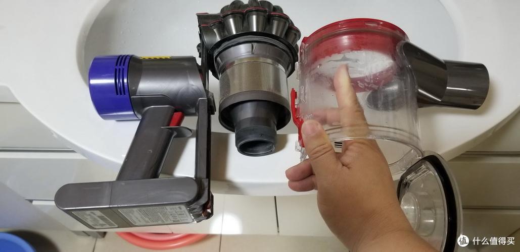 dyson吸尘器如何拆卸