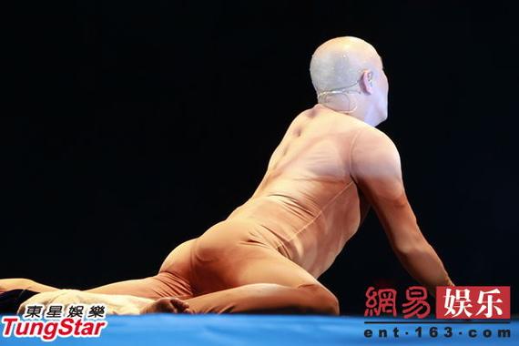 中国版裸体肌肉男