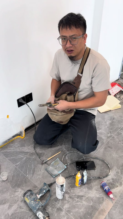 拉链旁边的布破了怎么补