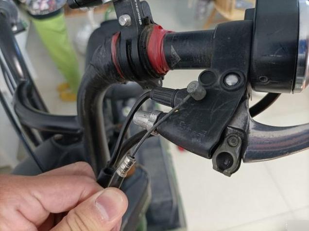 电动车刹车钢丝断了