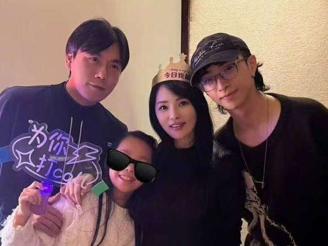 伊能静全家福照片